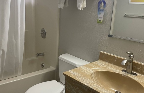Warrensburg Hotel | Days Inn by Wyndham Warrensburg