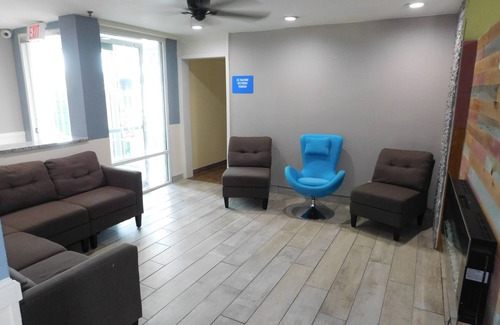 Clive Hotel | Days Inn by Wyndham West Des Moines / Clive