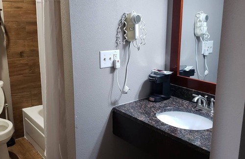 Clive Hotel | Days Inn by Wyndham West Des Moines / Clive