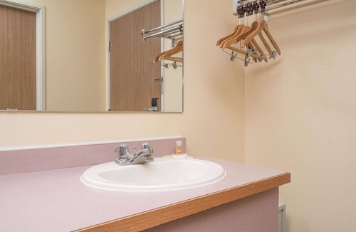 Eau Claire Hotel | Days Inn by Wyndham West-Eau Claire