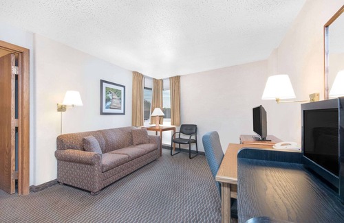 Rapid City Hotel | Days Inn by Wyndham West Rapid City