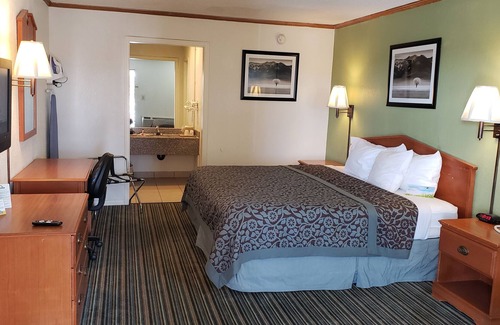 Wichita Hotel | Days Inn by Wyndham Wichita West Near Airport