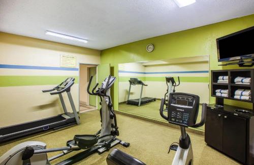 South Side Hotel | Days Inn & Suites by Wyndham Corpus Christi Central