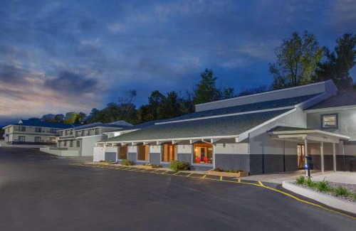Wisconsin Dells Hotel | Days Inn & Suites by Wyndham Wisconsin Dells