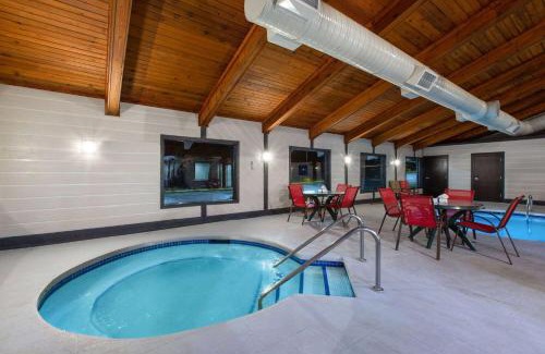 Wisconsin Dells Hotel | Days Inn & Suites by Wyndham Wisconsin Dells