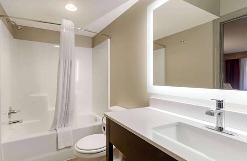 Bowling Green Hotel | Days Inn & Suites by Wyndham Bowling Green