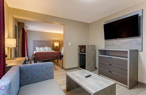 Bowling Green Hotel | Days Inn & Suites by Wyndham Bowling Green