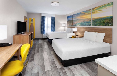 Sellersburg Hotel | Days Inn & Suites by Wyndham Sellersburg