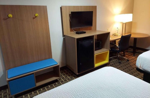 Huntsville Hotel | Days Inn & Suites by Wyndham Huntsville