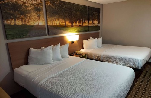 Huntsville Hotel | Days Inn & Suites by Wyndham Huntsville