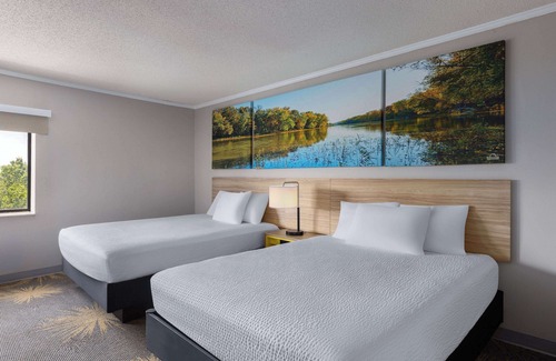 Kansas City Hotel | Days Inn & Suites by Wyndham Kansas City South