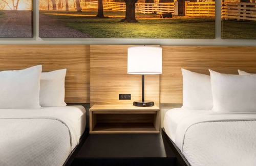 Rohrerstown Hotel | Days Inn & Suites by Wyndham Lancaster Amish Country