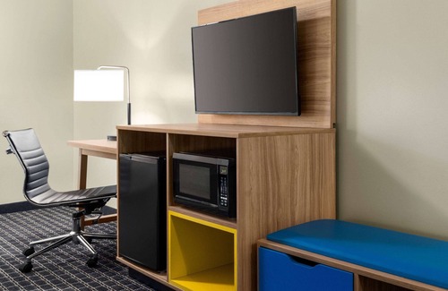 Rohrerstown Hotel | Days Inn & Suites by Wyndham Lancaster Amish Country