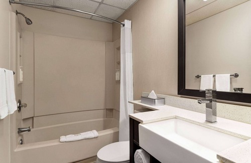 Rohrerstown Hotel | Days Inn & Suites by Wyndham Lancaster Amish Country