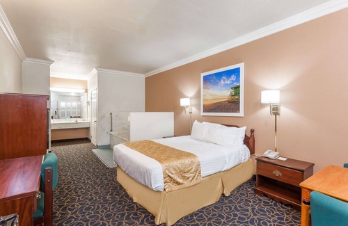South Gate Hotel | Days Inn & Suites by Wyndham South Gate