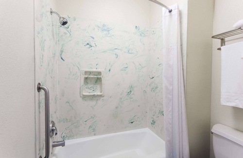 South Gate Hotel | Days Inn & Suites by Wyndham South Gate