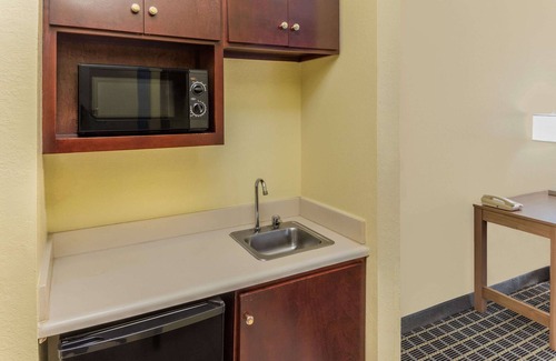 Union City Hotel | Days Inn & Suites by Wyndham Union City