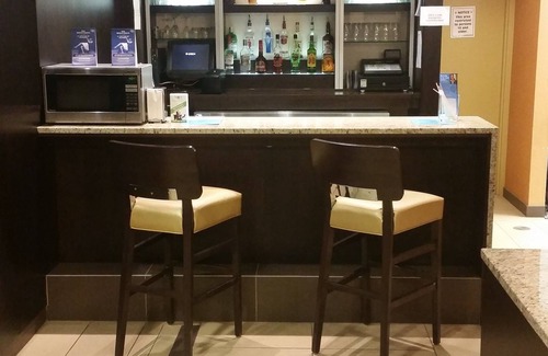 Winnipeg Hotel | Days Inn & Suites by Wyndham Winnipeg Airport Manitoba