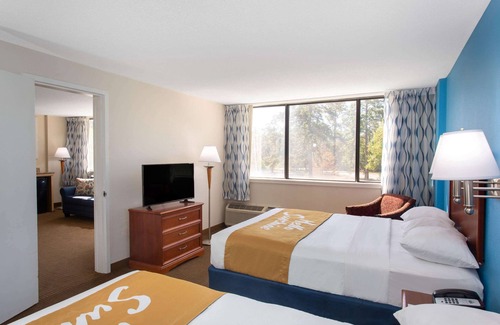 Tallahassee Hotel | Days Inn & Suites by Wyndham Tallahassee Conf Center I-10