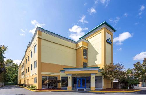 Colonie Hotel | Days Inn & Suites by Wyndham Albany