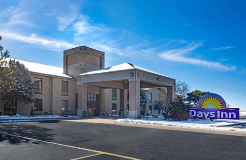 Cuba Hotel | Days Inn & Suites by Wyndham Cuba