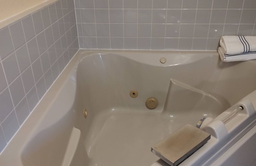 Fargo Hotel | Days Inn & Suites by Wyndham Fargo 19th Ave/Airport Dome