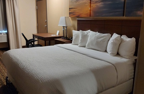 Fargo Hotel | Days Inn & Suites by Wyndham Fargo 19th Ave/Airport Dome