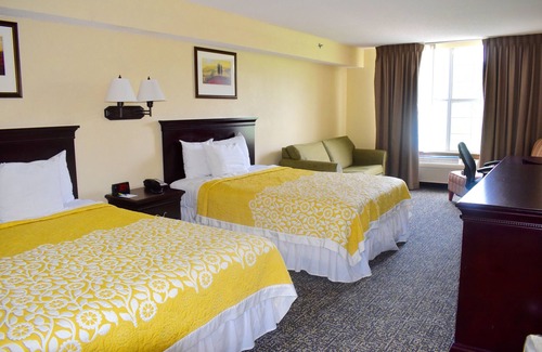 Northlake Hotel | Days Inn & Suites by Wyndham Tucker/Northlake