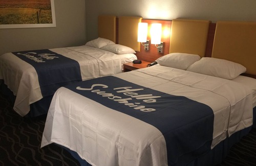 Springdale Hotel | Days Inn & Suites by Wyndham Cincinnati North
