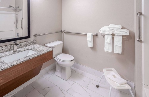 Greeley Hotel | Days Inn & Suites by Wyndham Greeley