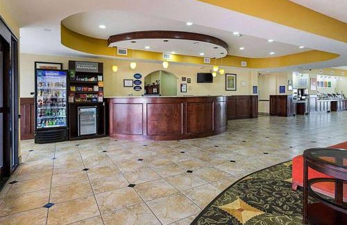 Mission Bend Hotel | Days Inn & Suites by Wyndham Houston/West Energy Corridor