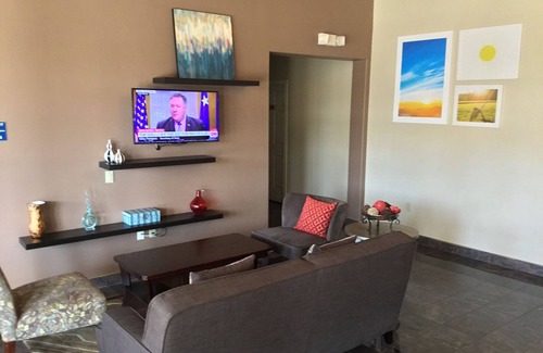 FM 1960 Hotel | Days Inn & Suites by Wyndham Houston North/Spring