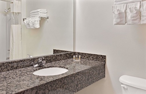 Laurel Hotel | Days Inn & Suites by Wyndham Laurel Near Fort Meade