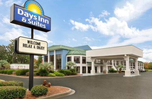 Savannah Hotel | Days Inn & Suites by Wyndham Savannah Midtown