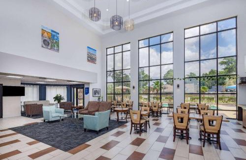 Savannah Hotel | Days Inn & Suites by Wyndham Savannah Midtown