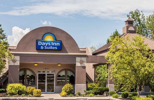 Lexington Hotel | Days Inn & Suites by Wyndham Lexington