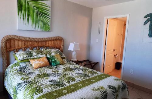Daytona Beach Shores Hotel | Daytona Beach Hawaiian Inn