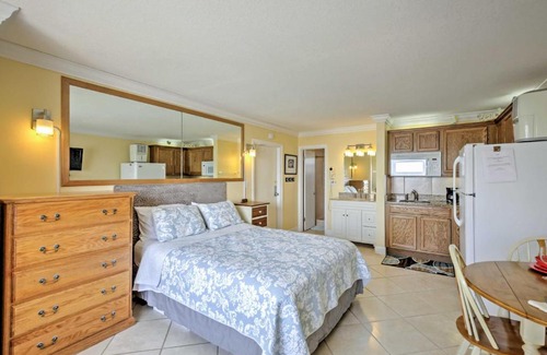 Lenox Park Apartamento | Daytona Beach Studio with Oceanfront Balcony and Pool!
