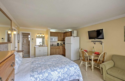 Lenox Park Apartamento | Daytona Beach Studio with Oceanfront Balcony and Pool!