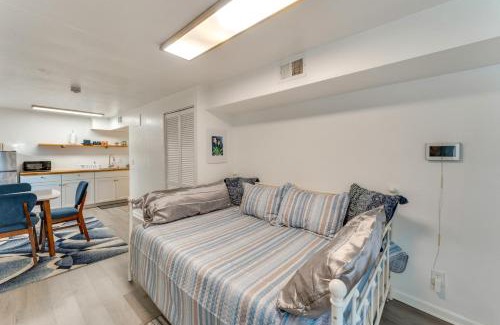 Smith's Memento Apartamento | Daytona Beach Studio Walk to Boardwalk and Pier!