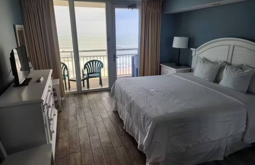 Ormond Beach Complejo | Daytona Bike Week, Royal Floridian-Beach Front 2-bedroom, 2 bath condo, sleeps 6