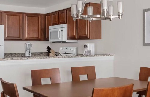 Kingston Apartamento | Daytona Speedweek! 2BR Deluxe Luxury Resort Condo on the Ocean! Family Friendly!