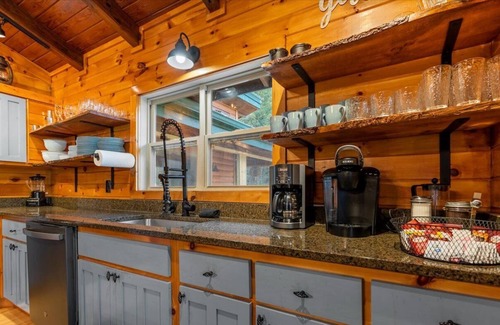 Blue Ridge Cabina | DAZE AT THE RIVER