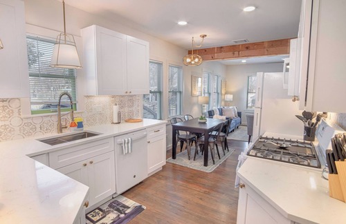 Southtown Casa | Dazzling 3 Br/2 BA Home Near Downtown Tower Americas