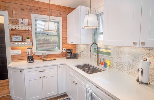Southtown Casa | Dazzling 3 Br/2 BA Home Near Downtown Tower Americas