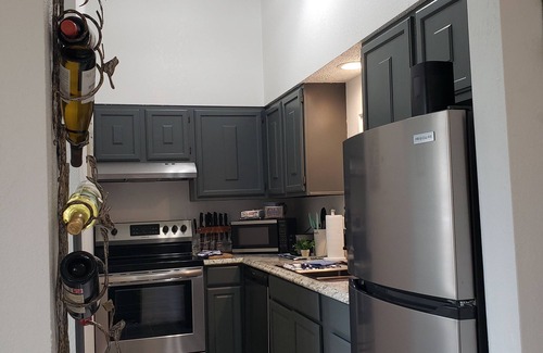 Joplin Condominio | Dazzling, Cozy Retreat in convenient and secure apartment complex location.