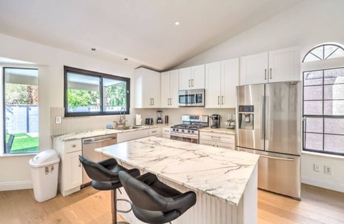 Green Valley North Apartamento | Old Mill | Chic Modern Bungalow in Green Valley!