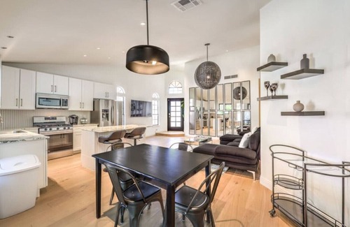 Green Valley North Apartamento | Old Mill | Chic Modern Bungalow in Green Valley!