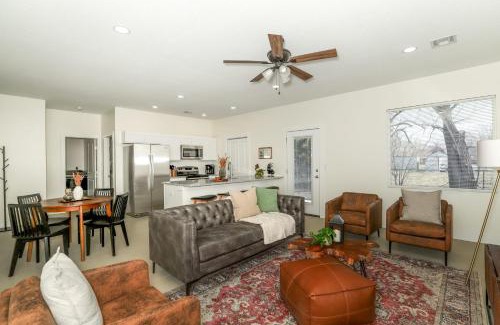 Wichita Casa | Dazzling West Side 3BR 2BA - Coffee - SmrtTV WIFI