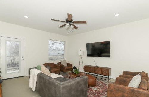 Wichita Casa | Dazzling West Side 3BR 2BA - Coffee - SmrtTV WIFI
